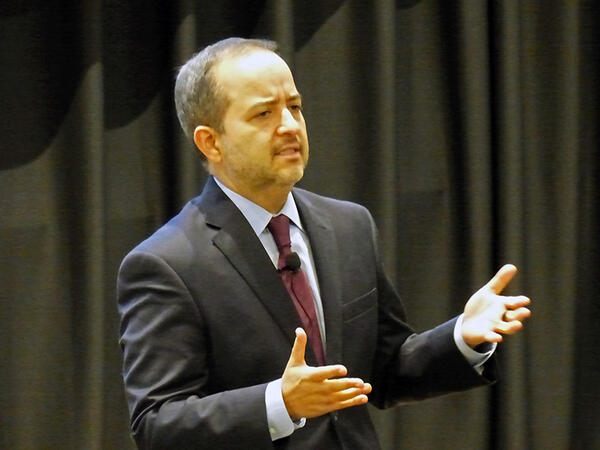 Alejandro Poiré speaks in a large lecture classroom